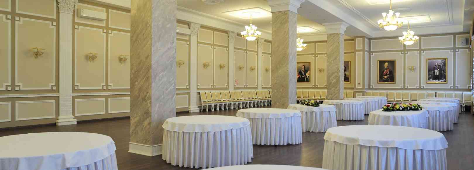 Фотография банкетного зала Зал Офицерского собрания Дома офицеров Южного военного округа