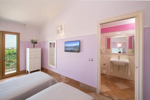 Фотография гостиницы Marin Hotel