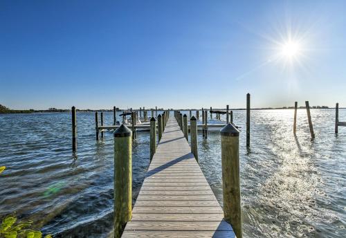 Фотографии гостевого дома 
            Little Gasparilla Island Home with Scenic Bay View!