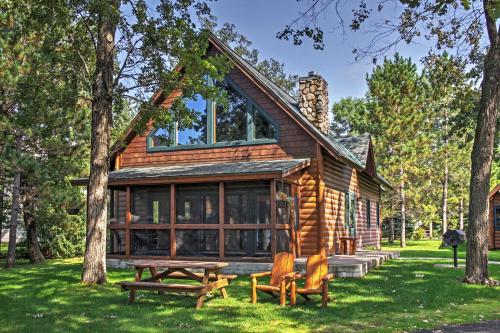 Фотографии гостевого дома 
            Alluring Nisswa Cabin on Gull Lake with Fireplace!