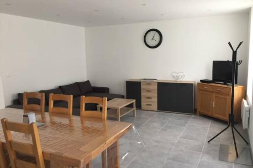 Фотография гостевого дома Grand-Fort-Philippe : maison proche du port