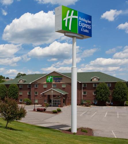 Фотографии гостиницы
Holiday Inn Express Hotel & Suites Center Township, an IHG Hotel