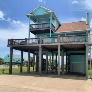 Фотография гостевого дома 180 Degree Gulf Views Just-A-Mere Beach House Awaits Your Arrival!