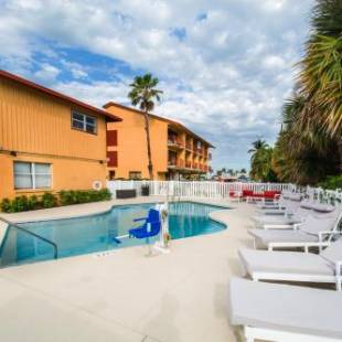 Фотографии гостиницы 
            Royal Inn Beach Hutchinson Island