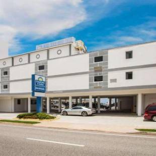 Фотографии гостиницы 
            Days Inn by Wyndham Ormond Beach Mainsail Oceanfront