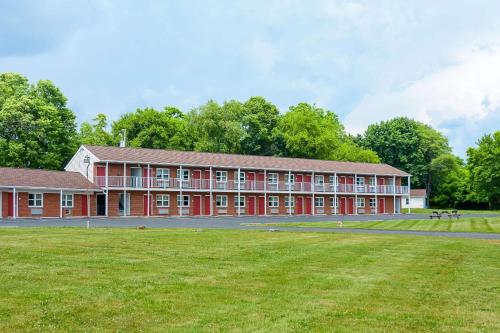 Фотография гостиницы Econo Lodge Woodstock - Shenandoah Valley I-81