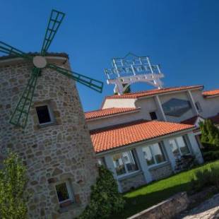 Фотографии гостиницы 
            LOGIS Hôtel Le Moulin Des Gardelles