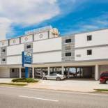 Фотография гостиницы Days Inn by Wyndham Ormond Beach Mainsail Oceanfront