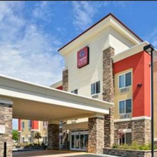 Фотографии гостиницы 
            Comfort Suites Redding - Shasta Lake