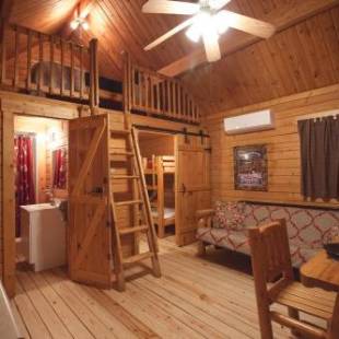 Фотографии мини отеля 
            Katie's Cozy Cabins