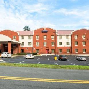 Фотографии гостиницы 
            Comfort Inn & Suites Midway - Tallahassee West