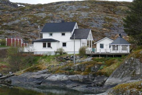 Фотографии гостевого дома 
            Seafront Holiday Home close to Reine, Lofoten