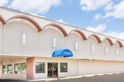 Фотография мотеля Travelodge by Wyndham Shreveport LA