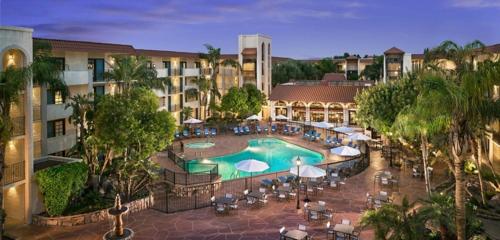 Фотография гостиницы Embassy Suites by Hilton Scottsdale Resort