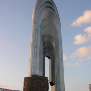 Фотография памятника Памятник Добычи 3 млрд тонн нефти
