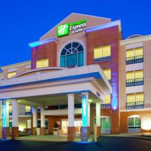 Фотографии гостиницы 
            Holiday Inn Express Hotel & Suites Woodbridge, an IHG Hotel