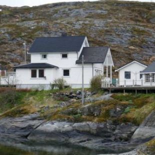 Фотография гостевого дома Seafront Holiday Home close to Reine, Lofoten