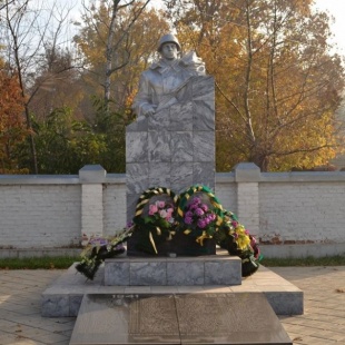 Фотография Памятник Советским воинам на братской могиле