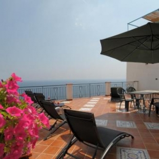 Фотография гостевого дома Terrazza di Rosa - sea view