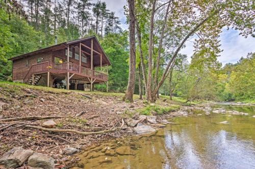 Фотографии гостевого дома 
            Creekside Weaverville Home - 16 Miles to Asheville