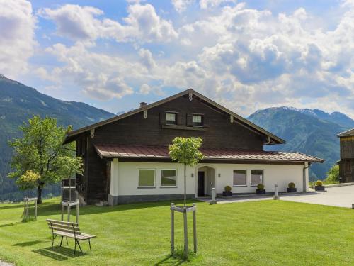 Фотография гостевого дома Rustic Mansion in Mittersill near Kirchberg Ski Area