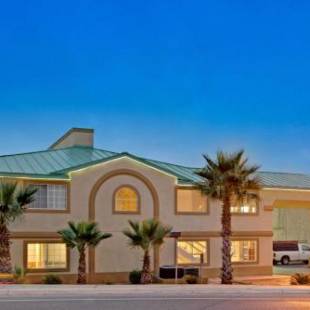 Фотографии гостиницы 
            Days Inn by Wyndham San Antonio Airport