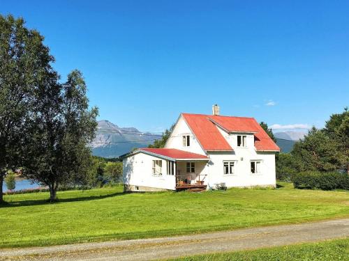 Фотографии гостевого дома 
            Holiday home storsteinnes