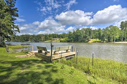 Фотографии гостевого дома 
            Lake and Golf Retreat with Dock and 2 Luxury Decks!