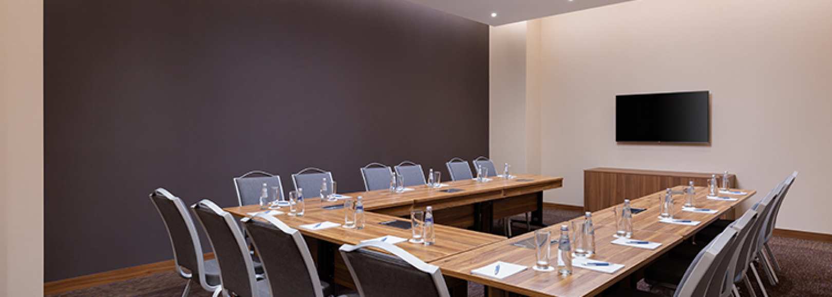 Фотография комнаты для переговоров Рислинг