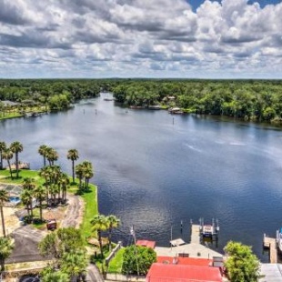 Фотография гостевого дома Homosassa River Home with Private Boat Ramp and Kayaks