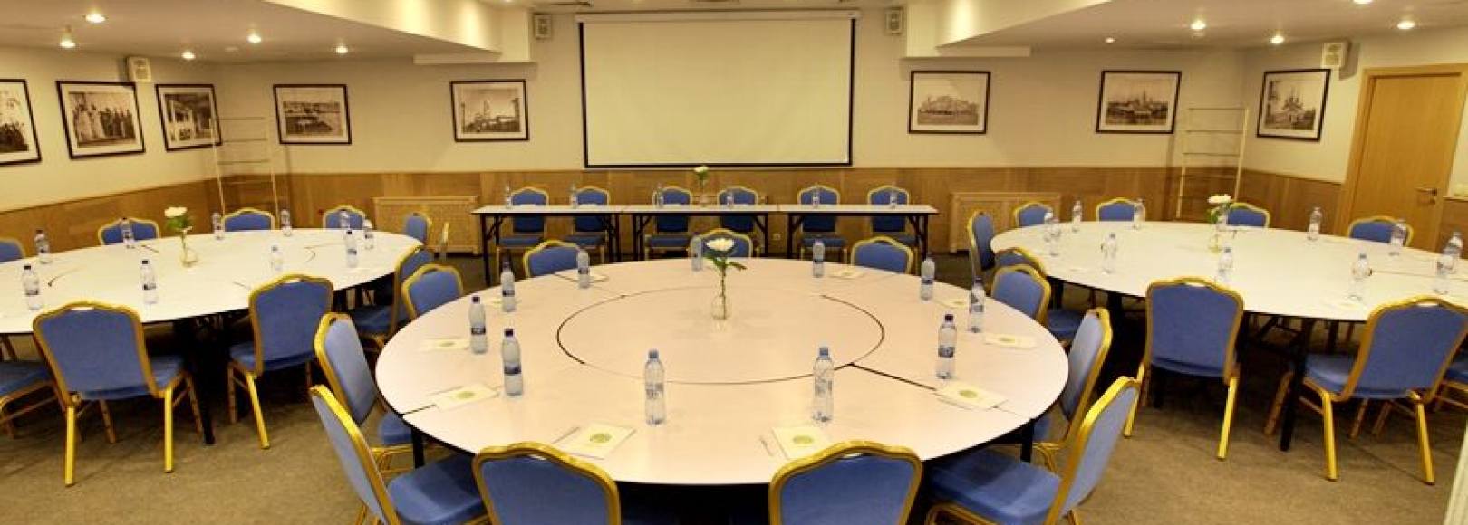 Фотография конференц-зала Конференц-зал (в гостинице)