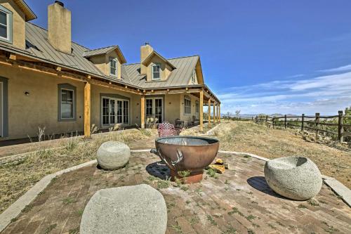 Фотографии гостевого дома 
            Epic Mountain Estate with Views - South of Santa Fe!