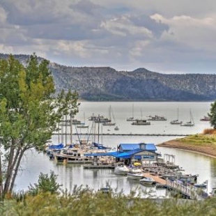 Фотография гостевого дома Quiet Cabin with Mtn View and Deck 1 Mi to Navajo Lake