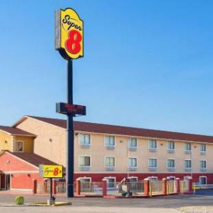 Фотографии гостиницы 
            Super 8 by Wyndham San Antonio/I-35 North