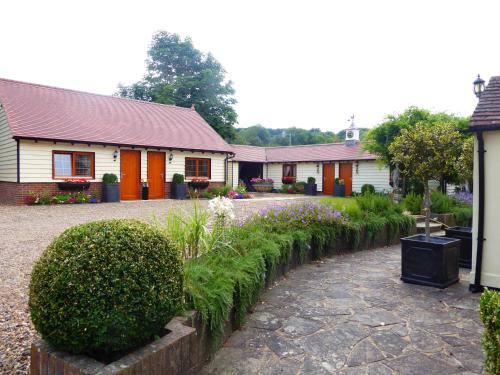 Фотография гостевого дома Handywater Cottages