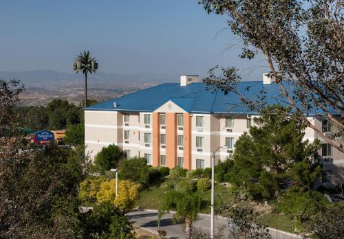 Фотография гостиницы Fairfield Inn by Marriott Santa Clarita Valencia
