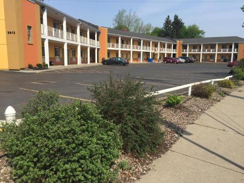 Фотография мотеля University Manor Inn