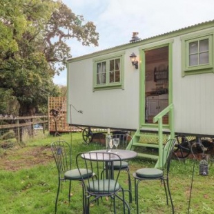 Фотография гостевого дома Shepherd's Hut