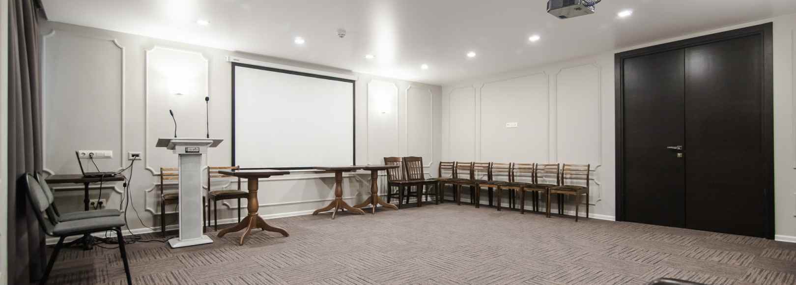 Фотография конференц-зала Экспедиция