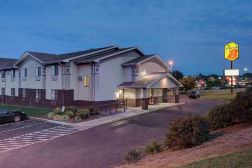 Фотография мотеля Super 8 by Wyndham Christiansburg/Blacksburg Area