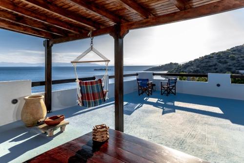 Фотография гостевого дома Saronic Seafront