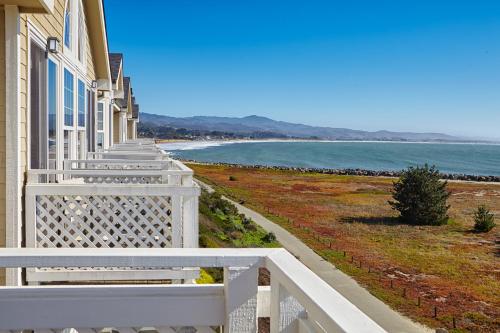 Фотография гостиницы Beach House Half Moon Bay