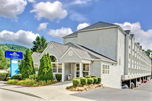 Фотография гостиницы Microtel Inn & Suites by Wyndham Gatlinburg