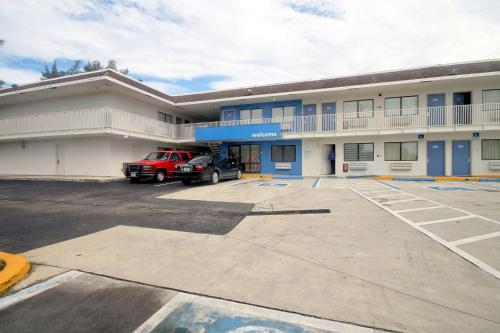 Фотография гостиницы Motel 6 Dania Beach