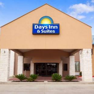 Фотографии гостиницы 
            Days Inn & Suites by Wyndham Conroe North