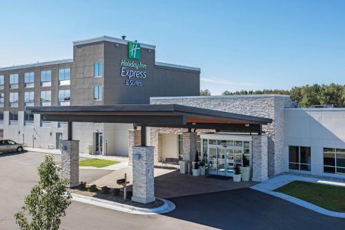 Фотография гостиницы Holiday Inn Express & Suites Ludington, an IHG Hotel