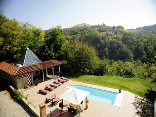 Фотография гостевого дома Fabulous Mansion in Bastia Mondovi with Swimming Pool