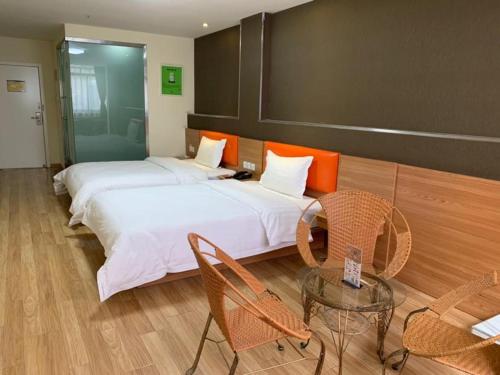 Фотография гостиницы 7Days Inn Yingshang LAN-STAR building materials market