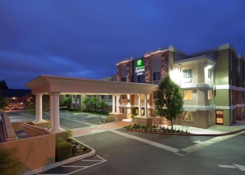 Фотография гостиницы Holiday Inn Express Hotel & Suites Livermore, an IHG Hotel
