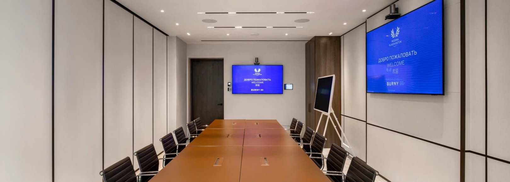 Фотография комнаты для переговоров RODINA Residences Vladivostok на 8 мест